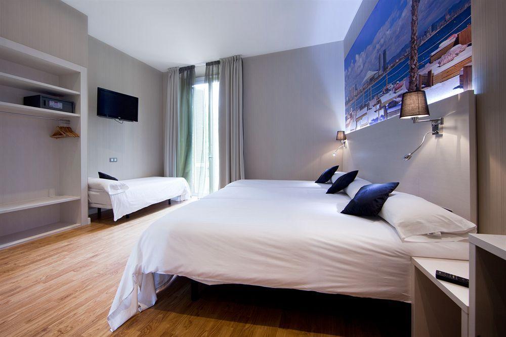 Hostal Bcn Ramblas Barcelona Ngoại thất bức ảnh
