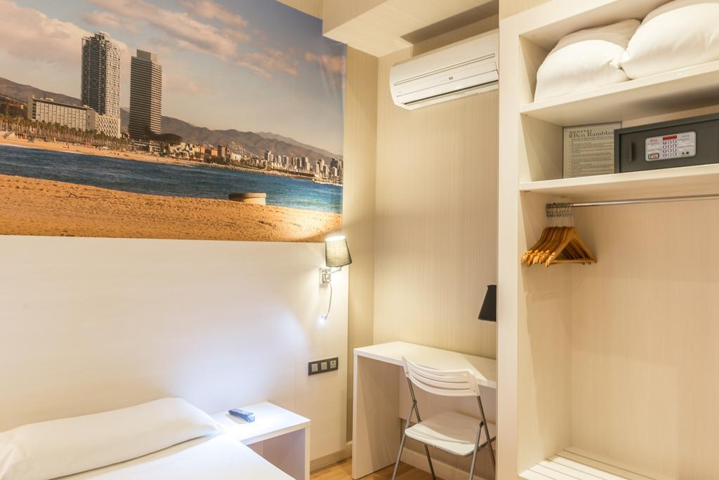Hostal Bcn Ramblas Barcelona Ngoại thất bức ảnh